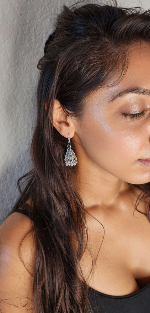 PyramidMetalEarringsModel1