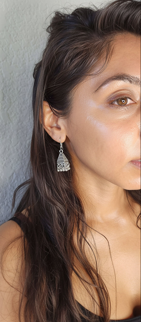 PyramidMetalEarringsModel1