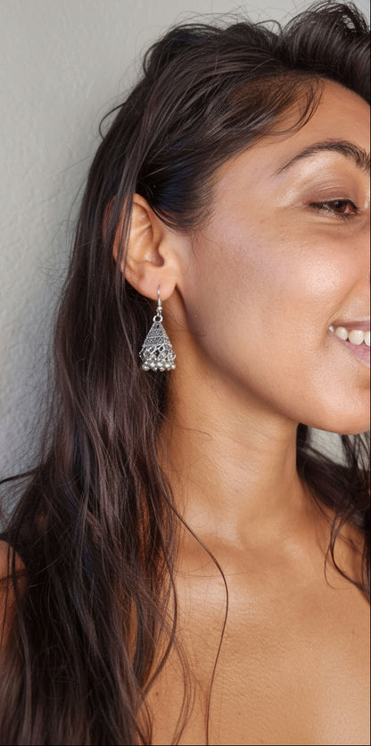 PyramidMetalEarringsModel1