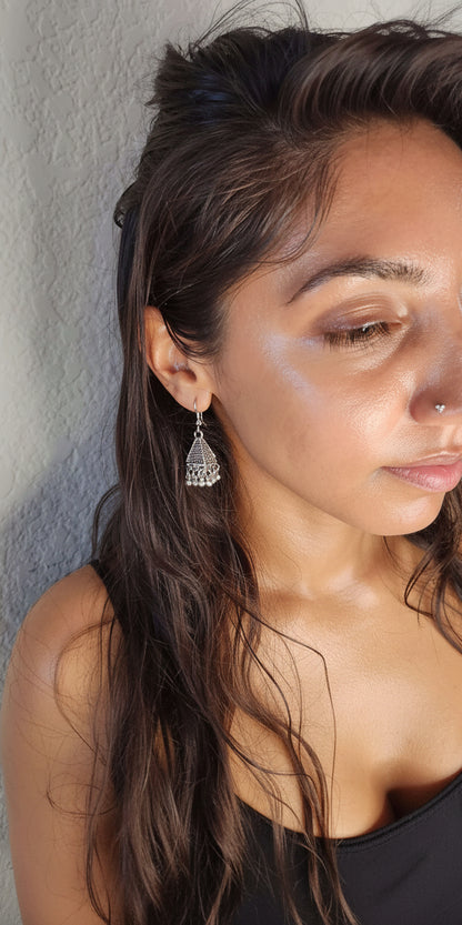 PyramidMetalEarringsModel1
