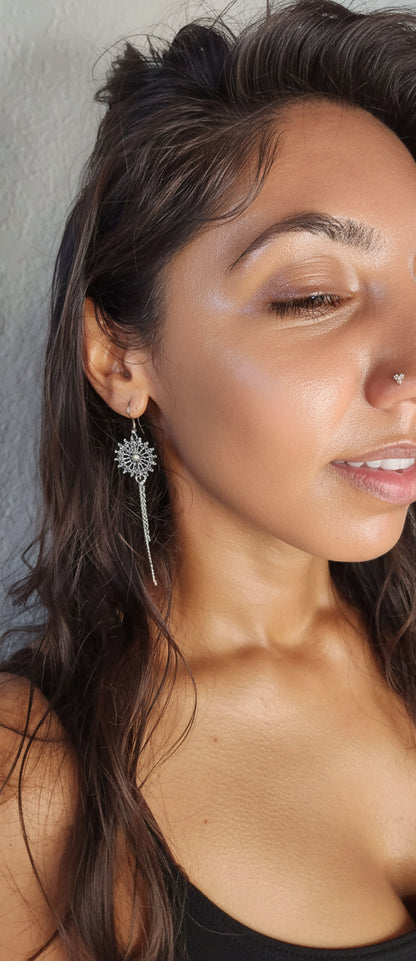 SnowflakeEarringsModel1